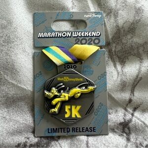 Disney | NWT Pluto 5k Pin